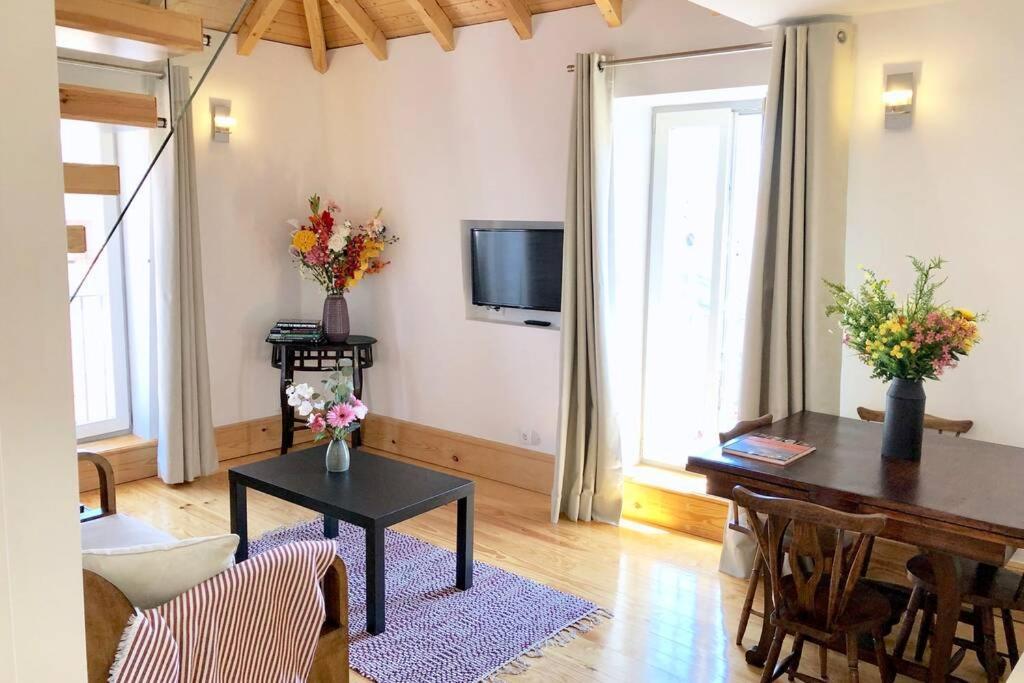 32 Top - Center Of Lisbon Duplex Apartment, Barrio Alto Eksteriør bilde