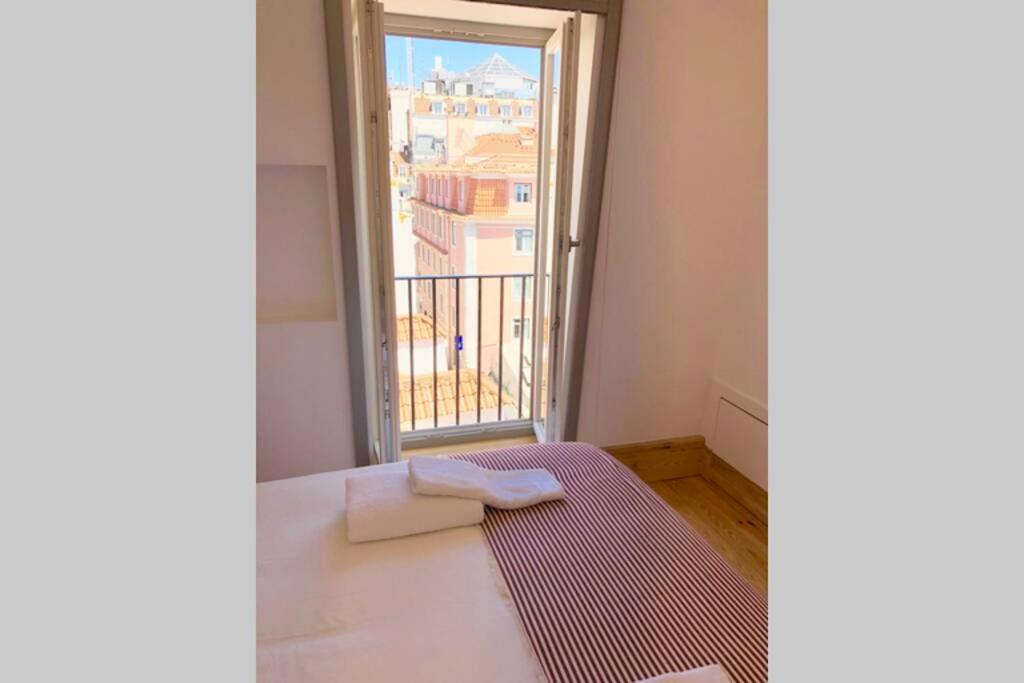 32 Top - Center Of Lisbon Duplex Apartment, Barrio Alto Eksteriør bilde